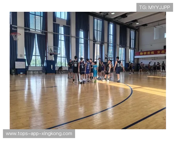 篮球学院完善青训营导师制度与课程质量评估，青少年篮球培训教练